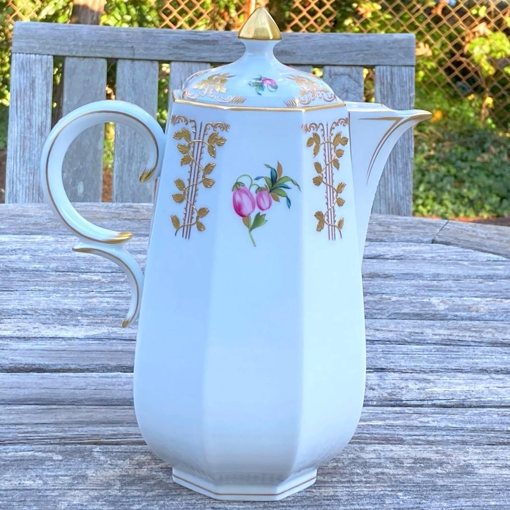 NWOTđŻAuthentic HEREND Coffee Pot - Tea Pot - with Gold Button Knob - Picture 2 of 15